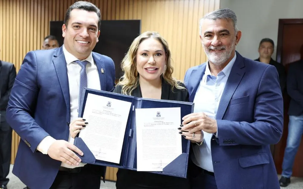 Deputada Luana Ribeiro assume plenário o lugar de Ivory de Lira