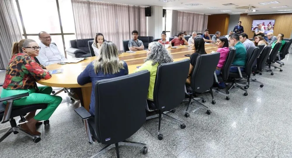 Revista da Aleto em reunião é apresentada