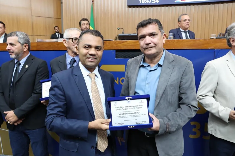 Deputado Moisemar Marinho homenageia Auditor Fiscal itaguatinense em sessão solene