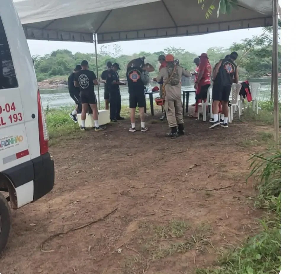 Desabamento de ponte sobe para 8 o número de mortos