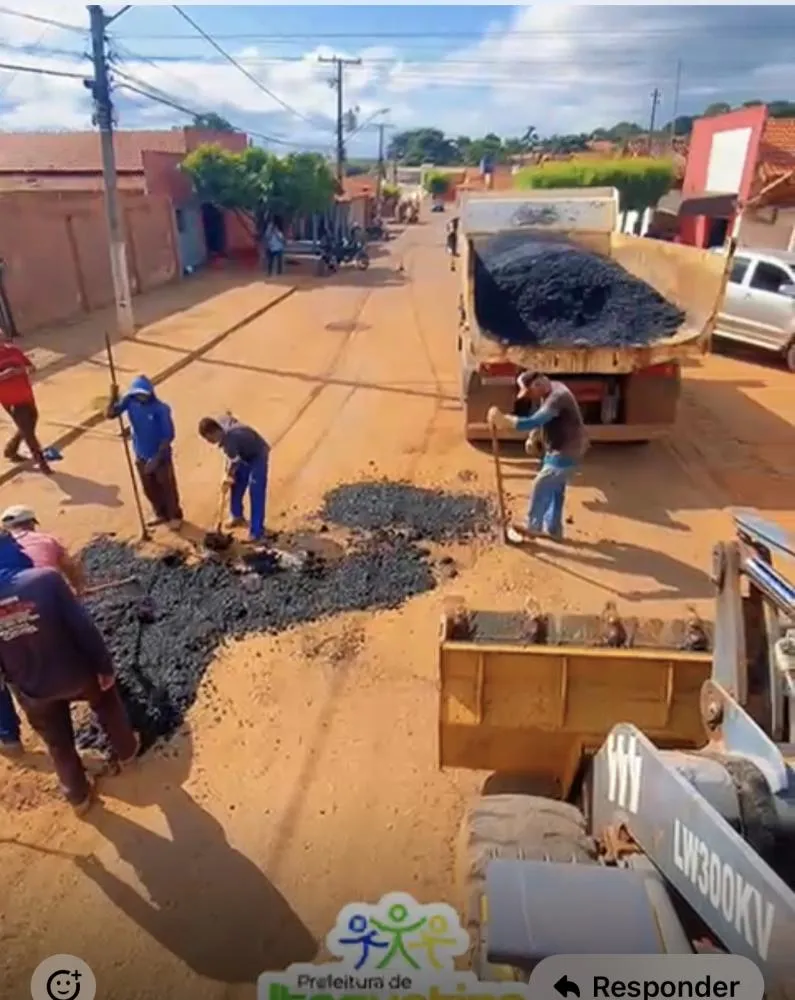 Prefeito Vitor da Reis essa semana marcada por operação tapa buracos centro de Itaguatins 