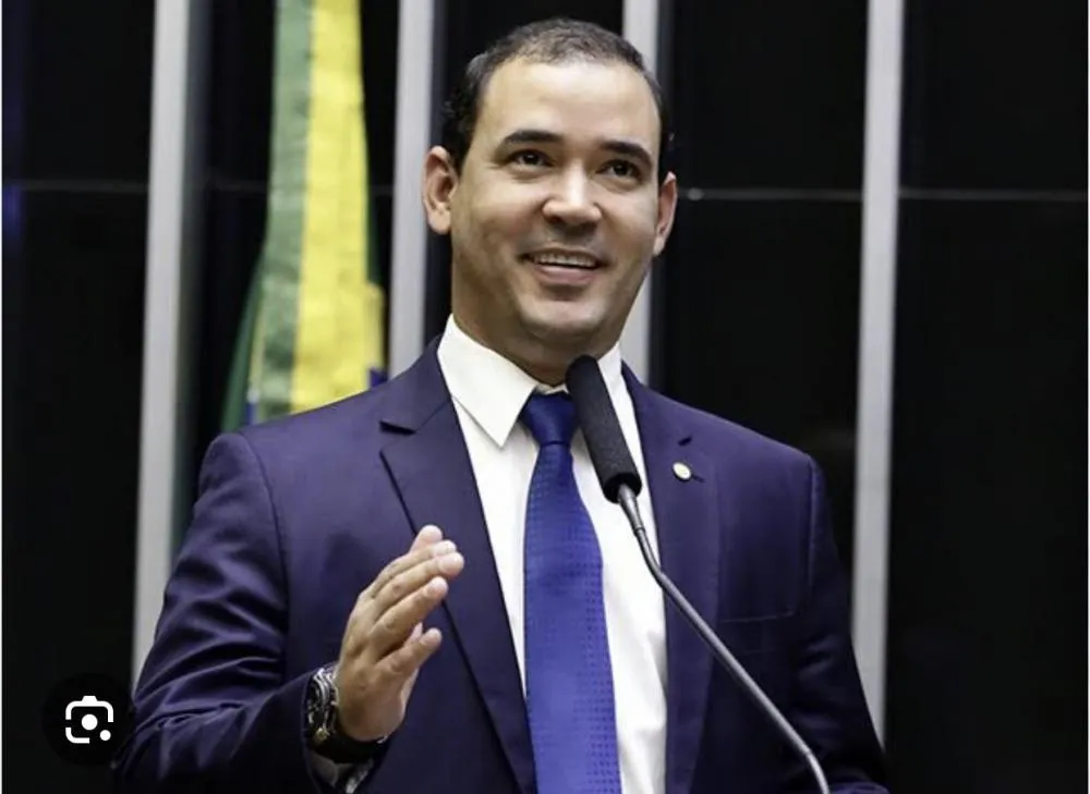 Deputado federal Vicentinho Júnior, diz em entrevista à Rádio Imperial Fm 95,9 que está pronto pra ajudar Itaguatins 
