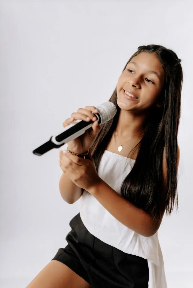 Lançamento Musical de Hariely Santos: Um Novo Capítulo na Música Tocantinense