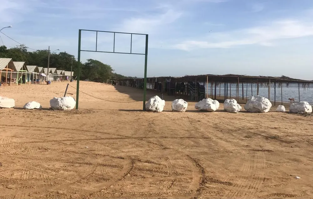 Praia de Itaguatins Inicia Temporada com Banda da Loirinha