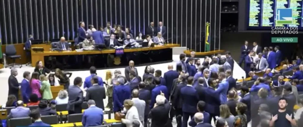 Câmara federal dança das cadeiras entra Tiago Dimas (Podemos) sai Lázaro Botelho ( PP )