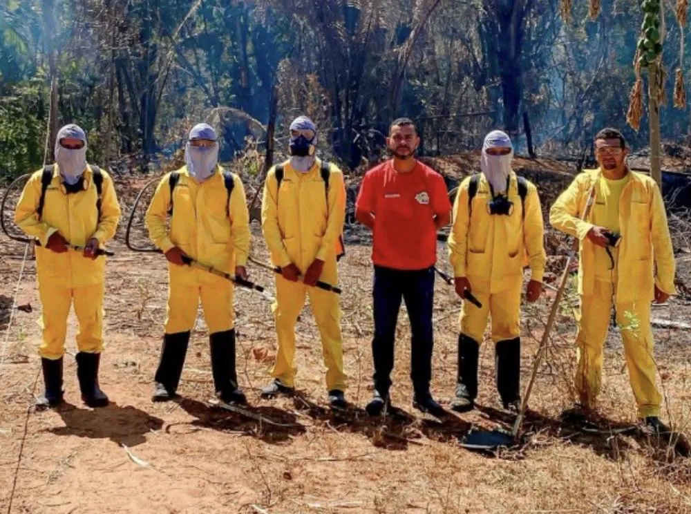 BRIGADISTAS: CONTROLA PRINCÍPIO DE INCÊNDIO NO BAIRRO DESCARRETO, EM ITAGUATINS